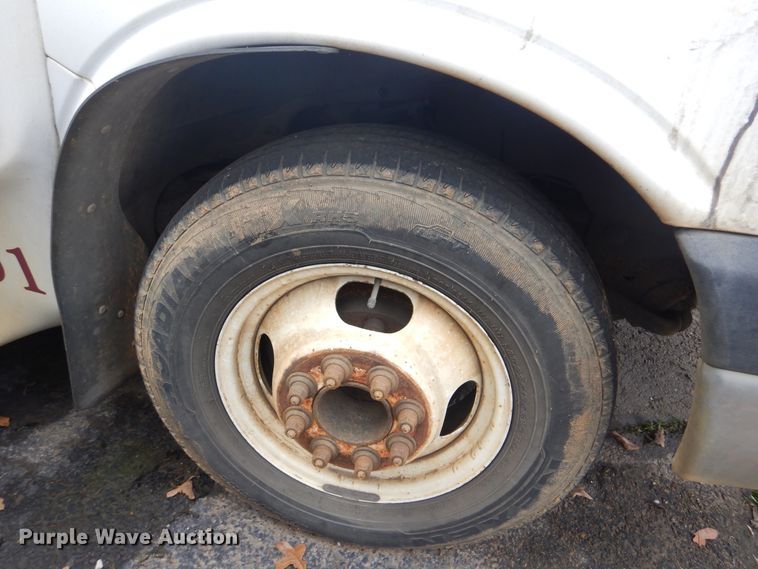 image for item GD9174 2011 Chevrolet Express G3500 shuttle bus