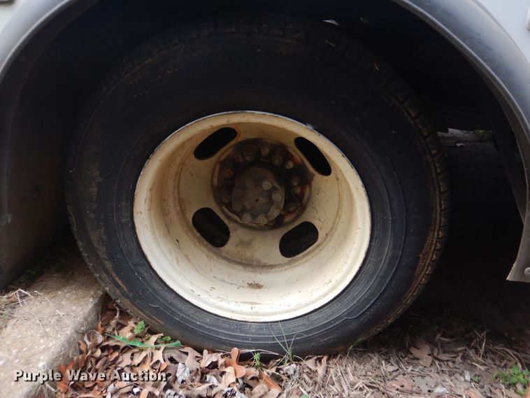 image for item GD9174 2011 Chevrolet Express G3500 shuttle bus