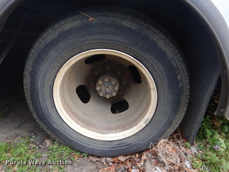 image for item GD9174 2011 Chevrolet Express G3500 shuttle bus