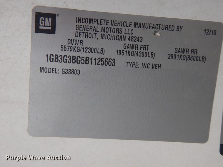 image for item GD9174 2011 Chevrolet Express G3500 shuttle bus