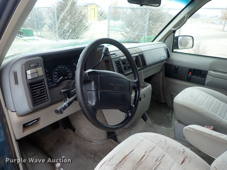 image for item GF9674 1995 Chevrolet Astro van
