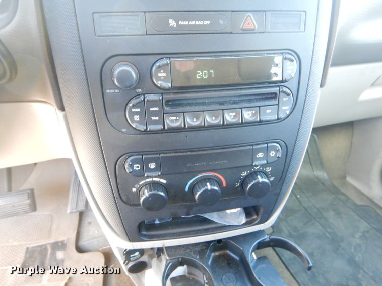 image for item GG9739 2006 Dodge Caravan van