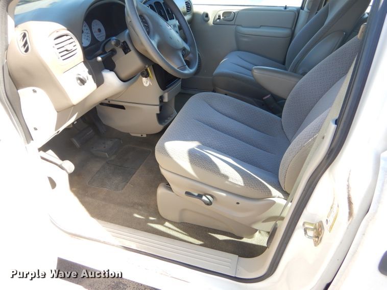 image for item GG9740 2006 Dodge Caravan van