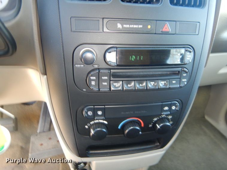 image for item GG9740 2006 Dodge Caravan van