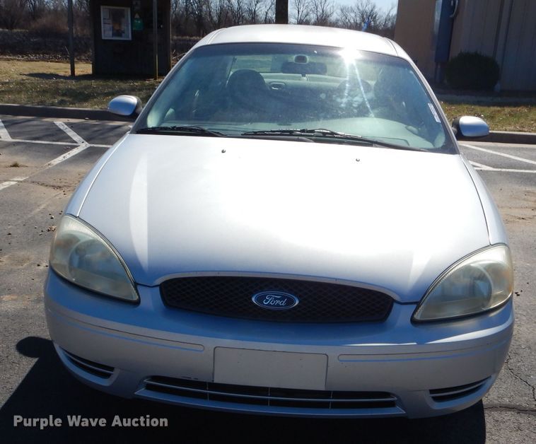 image for item GG9743 2004 Ford Taurus