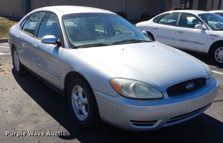 image for item GG9743 2004 Ford Taurus