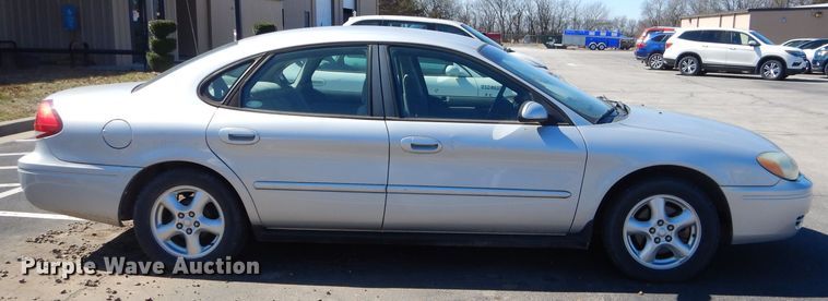image for item GG9743 2004 Ford Taurus