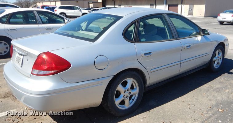 image for item GG9743 2004 Ford Taurus