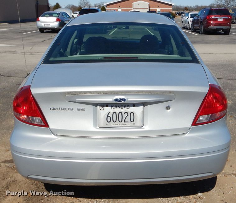 image for item GG9743 2004 Ford Taurus