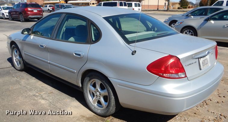 image for item GG9743 2004 Ford Taurus
