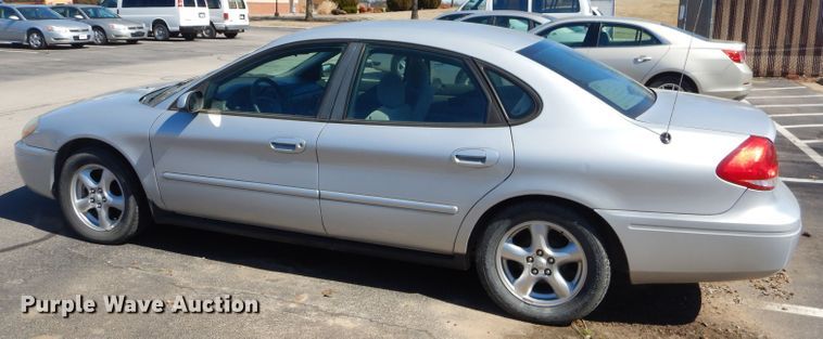 image for item GG9743 2004 Ford Taurus