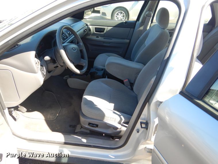 image for item GG9743 2004 Ford Taurus