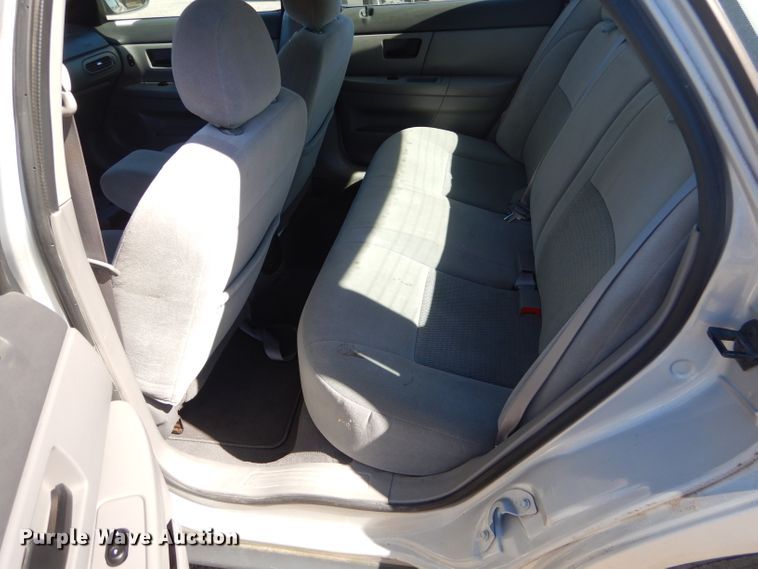 image for item GG9743 2004 Ford Taurus