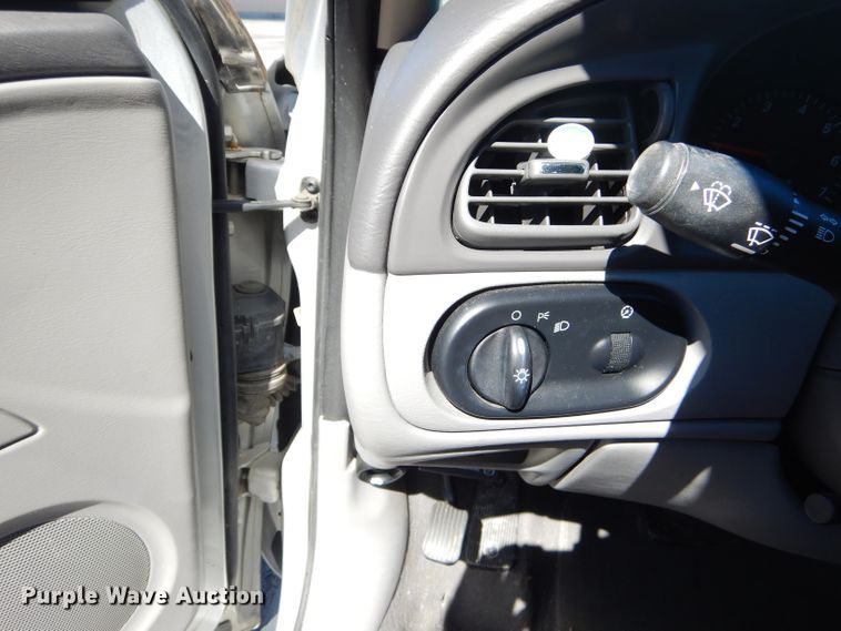 image for item GG9743 2004 Ford Taurus