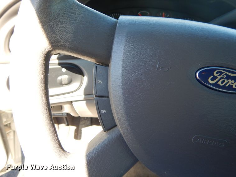 image for item GG9743 2004 Ford Taurus