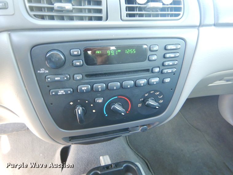 image for item GG9743 2004 Ford Taurus