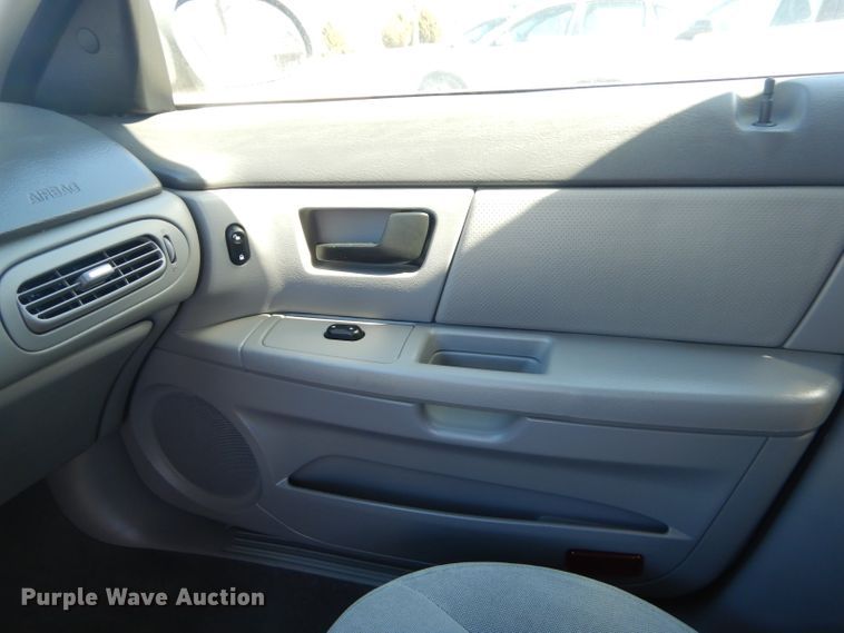 image for item GG9743 2004 Ford Taurus