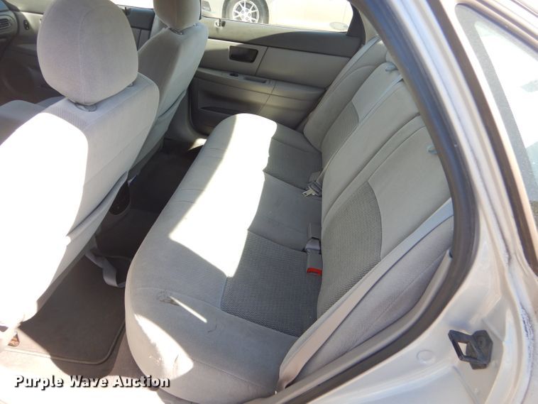 image for item GG9743 2004 Ford Taurus