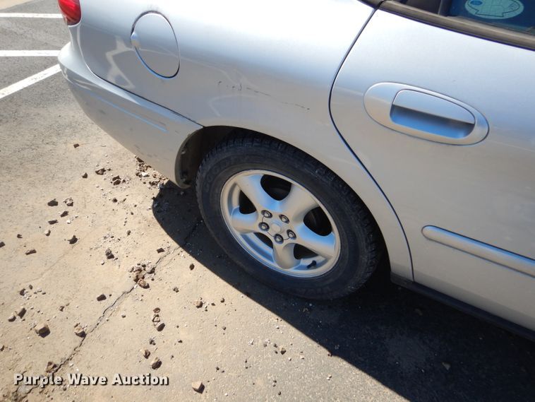 image for item GG9743 2004 Ford Taurus