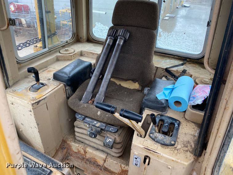 image for item GK9718 1993 Caterpillar D4H LGP Series III dozer