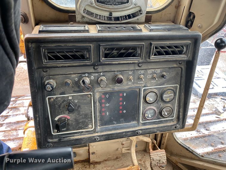 image for item GK9718 1993 Caterpillar D4H LGP Series III dozer