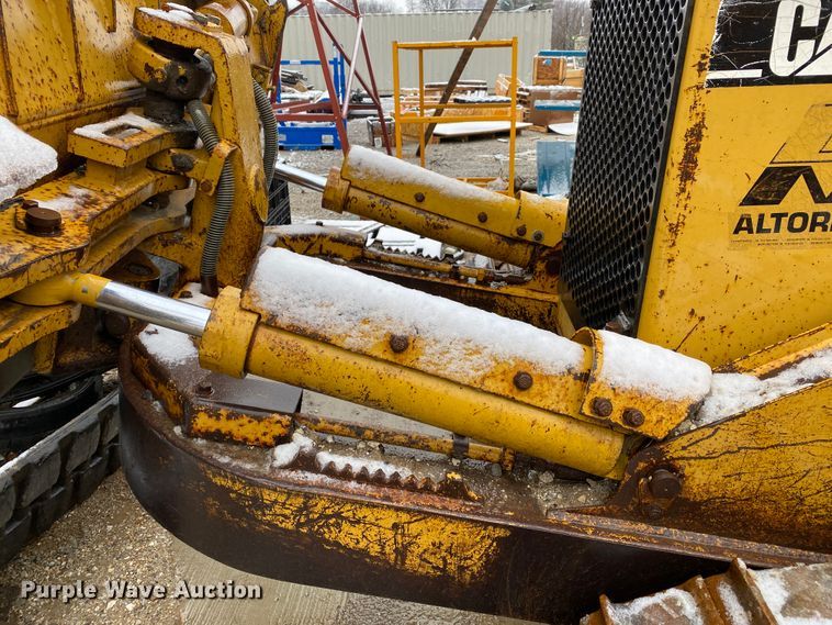 image for item GK9718 1993 Caterpillar D4H LGP Series III dozer