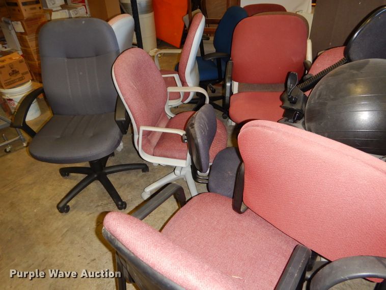 image for item GL9529 Approximately 38 chairs