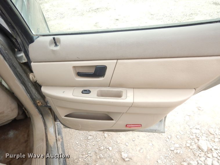 image for item GT9744 2003 Ford Taurus