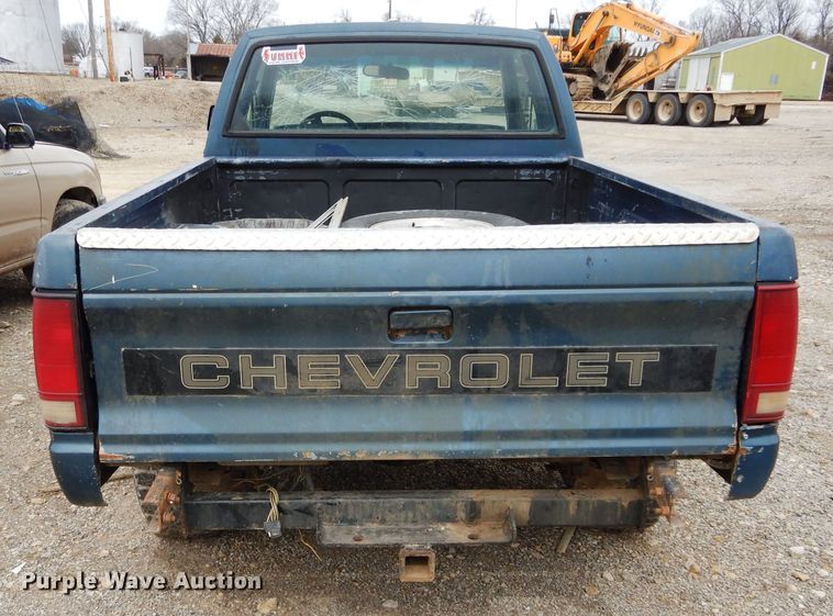 image for item GT9746 1985 Chevrolet S10 pickup truck