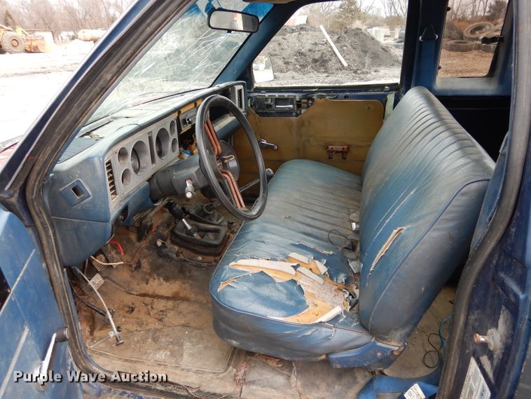 image for item GT9746 1985 Chevrolet S10 pickup truck