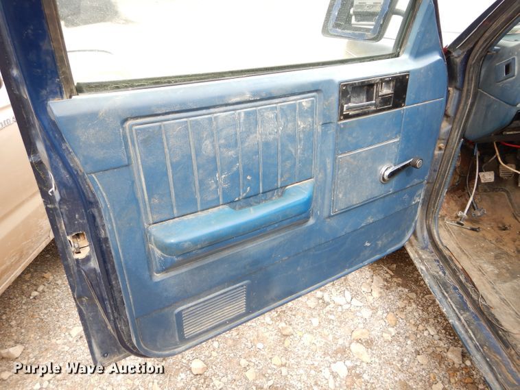 image for item GT9746 1985 Chevrolet S10 pickup truck