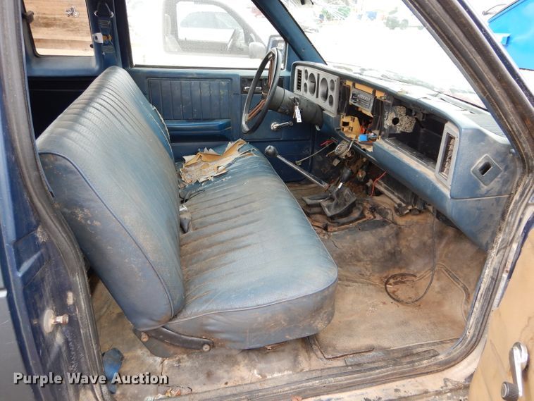 image for item GT9746 1985 Chevrolet S10 pickup truck