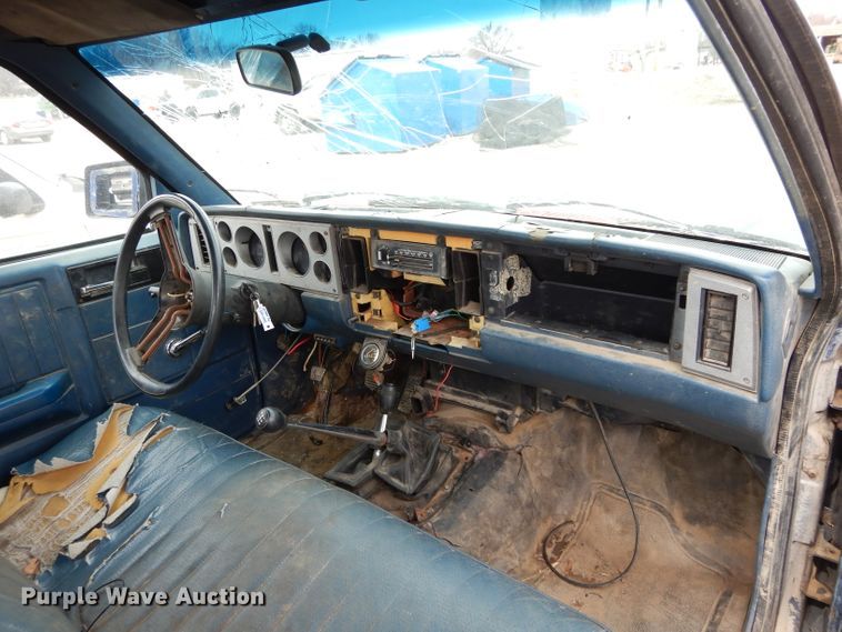 image for item GT9746 1985 Chevrolet S10 pickup truck