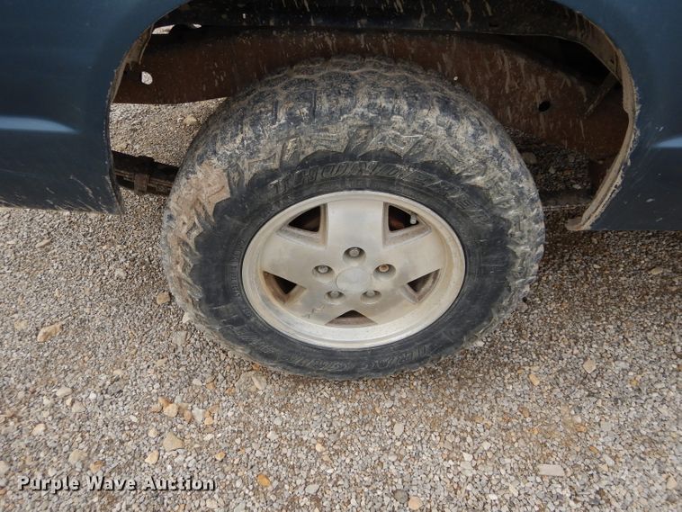 image for item GT9746 1985 Chevrolet S10 pickup truck