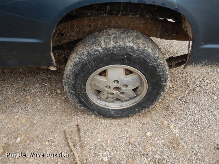 image for item GT9746 1985 Chevrolet S10 pickup truck