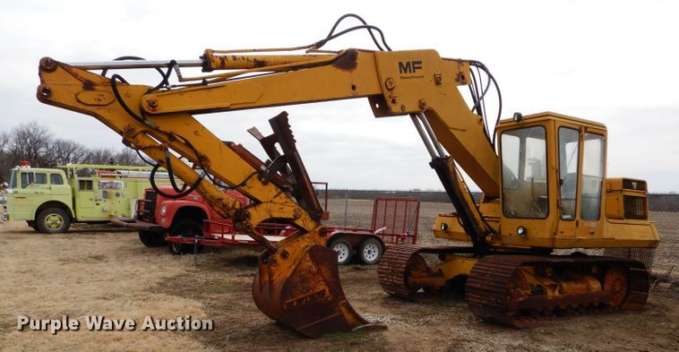 image for item GT9749 Massey Ferguson MF450 excavator