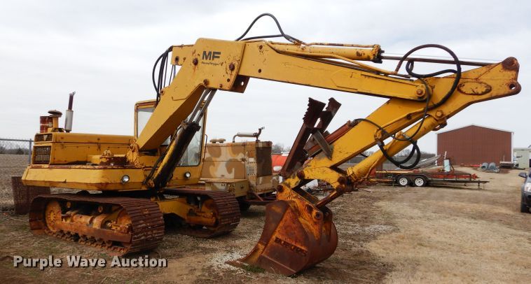 image for item GT9749 Massey Ferguson MF450 excavator