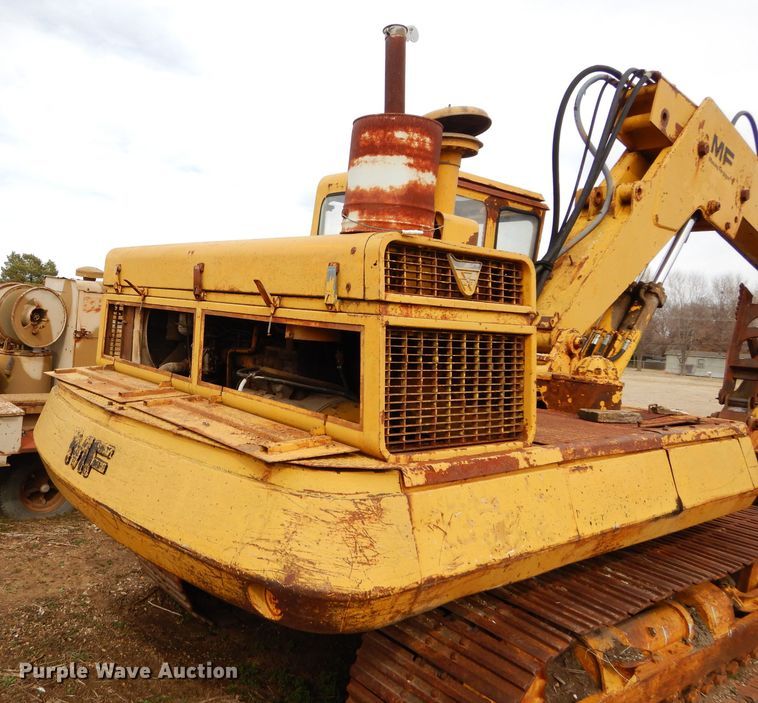 image for item GT9749 Massey Ferguson MF450 excavator