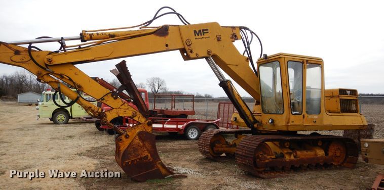 image for item GT9749 Massey Ferguson MF450 excavator