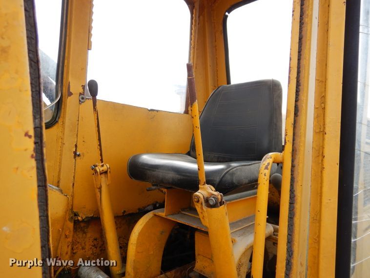 image for item GT9749 Massey Ferguson MF450 excavator