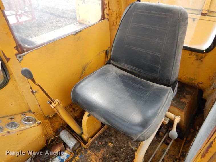 image for item GT9749 Massey Ferguson MF450 excavator