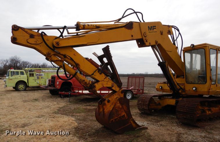 image for item GT9749 Massey Ferguson MF450 excavator