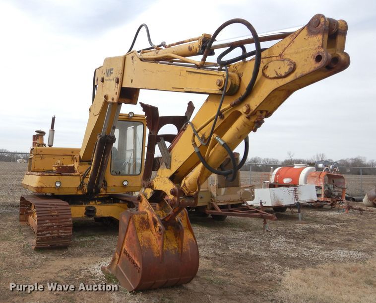 image for item GT9749 Massey Ferguson MF450 excavator