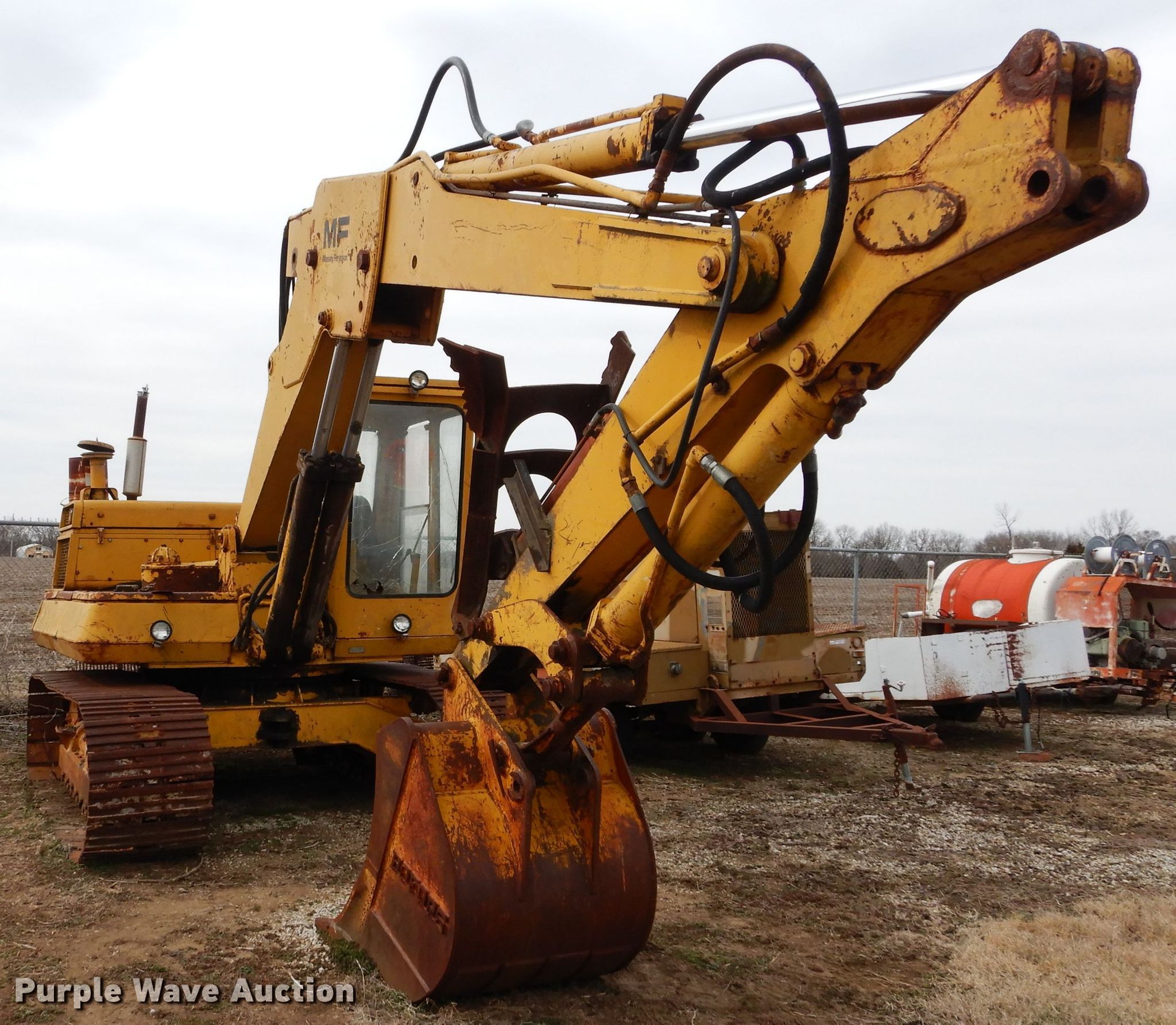 Massey Ferguson MF450 excavator in Eureka, KS | Item GT9749 sold ...