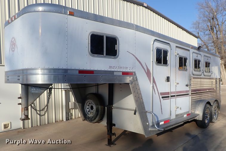 image for item DC3294 1999 Exiss Maximum SX horse trailer