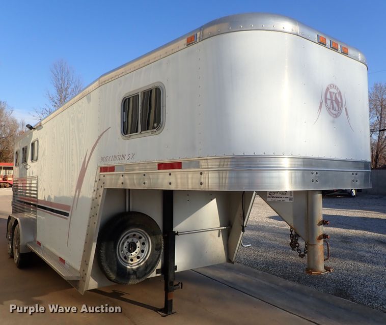 image for item DC3294 1999 Exiss Maximum SX horse trailer