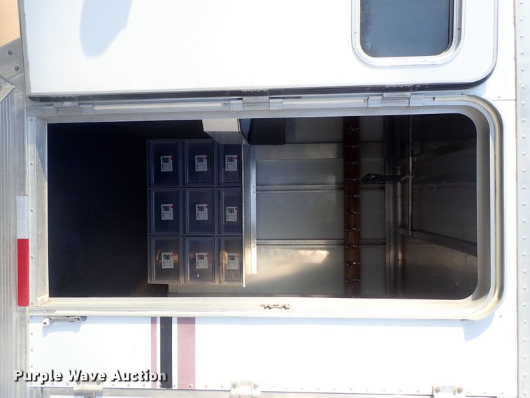 image for item DC3294 1999 Exiss Maximum SX horse trailer