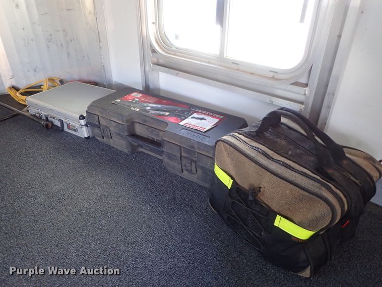 image for item DC3294 1999 Exiss Maximum SX horse trailer