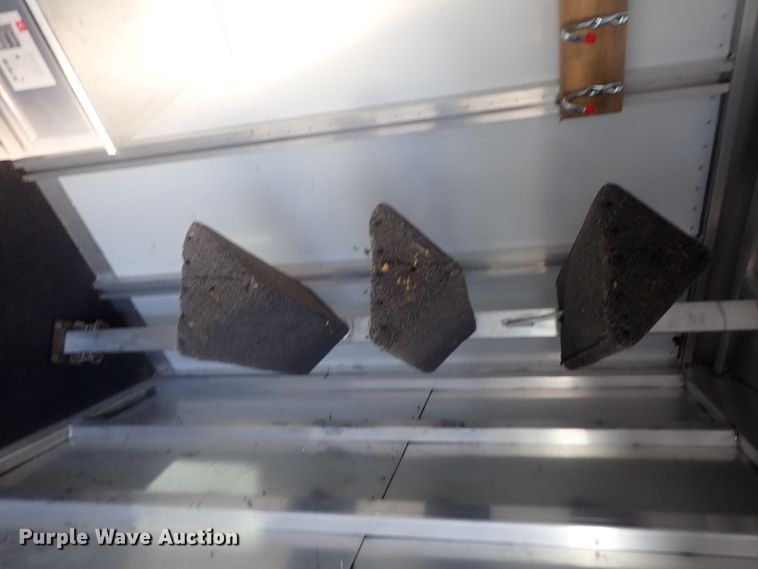 image for item DC3294 1999 Exiss Maximum SX horse trailer