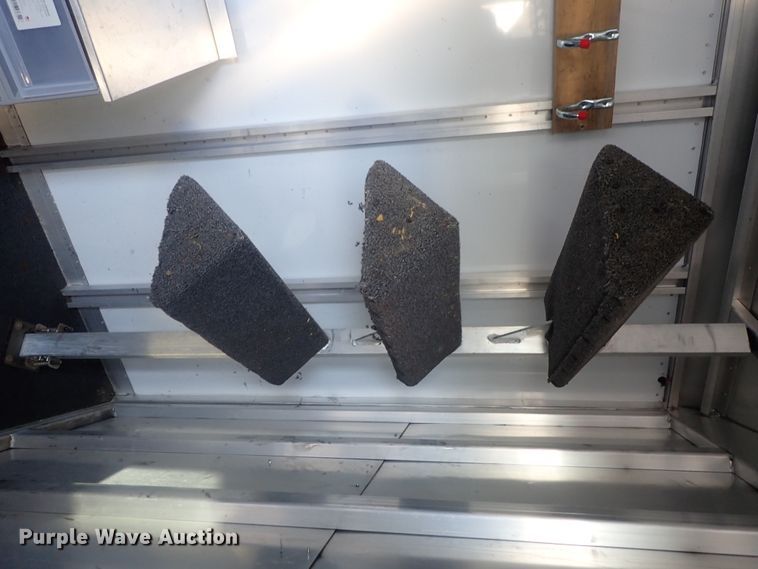 image for item DC3294 1999 Exiss Maximum SX horse trailer